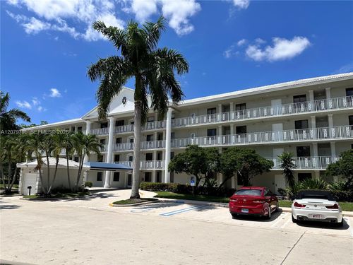 205-2621 Village Blvd, West Palm Beach, FL, 33409-6944 | Card Image