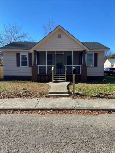 Front of home with covered porch | Image 1