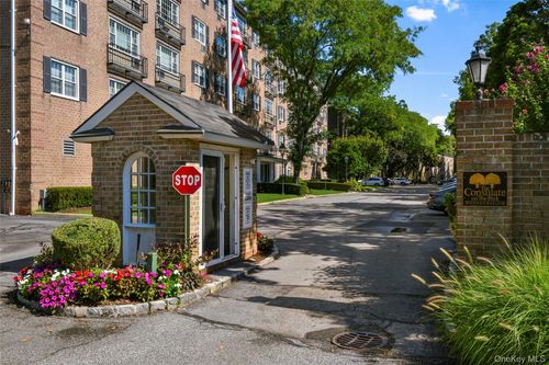 3f-1 Consulate Dr, Eastchester, NY, 10707-2422 | Card Image