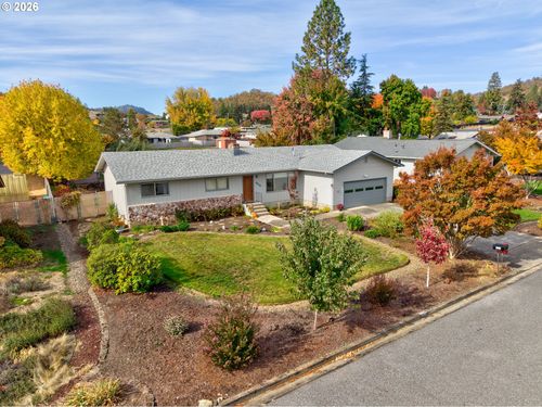 1676 Nw Apache Dr, Roseburg, OR, 97471-1717 | Card Image