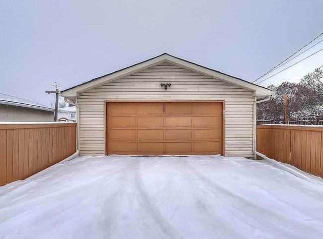 1306 40 Street Se, Home with 3 bedrooms, 1 bathrooms and 2 parking in Calgary AB | Image 5