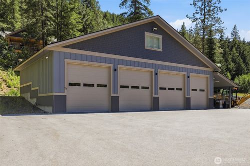 40 Broken O Ln, Leavenworth, WA, 98826-7517 | Card Image