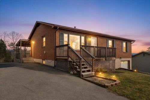 2955 Emissary Dr, Roanoke, VA, 24019-3352 | Card Image