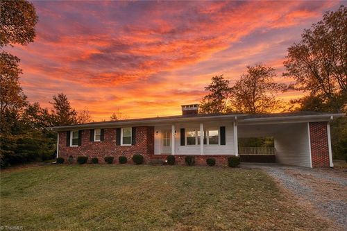 240 Oakcrest Dr, Madison, NC, 27025-8145 | Card Image