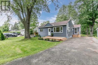 174 Pleasant Blvd, House other with 3 bedrooms, 1 bathrooms and 7 parking in Keswick ON | Image 2