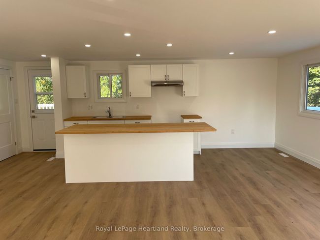 26 Watergate Dr, Home with 3 bedrooms, 1 bathrooms and 2 parking in Goderich ON | Image 4
