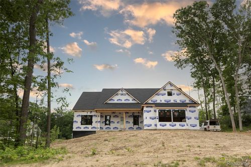 9744 Chalfonte Dr, Brighton, MI, 48116-8446 | Card Image