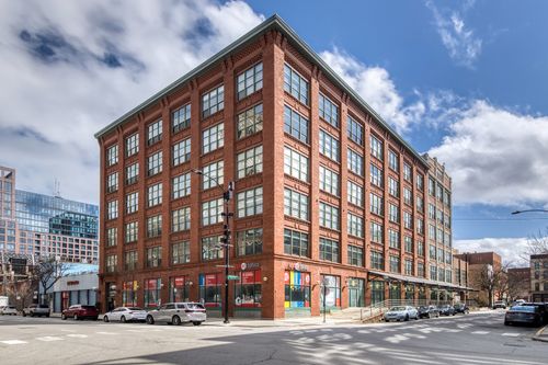 4d-1017 W Washington Blvd, Chicago, IL, 60607-2108 | Card Image