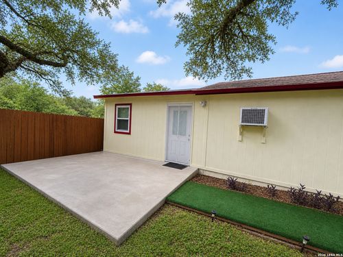 2-118 Stonegate N, Boerne, TX, 78006-3400 | Card Image