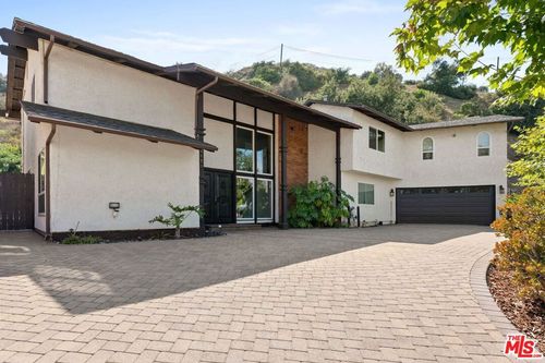 3831 Saint Johnswood Dr, Woodland Hills, CA, 91364-5218 | Card Image