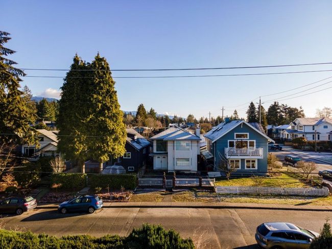 780 16 Th St E, House other with 4 bedrooms, 2 bathrooms and 4 parking in North Vancouver BC | Image 10