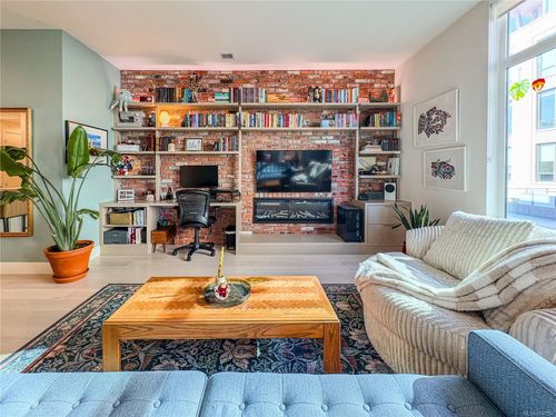 301-501 Park Pl, Esquimalt, BC, V9A0H3 | Card Image