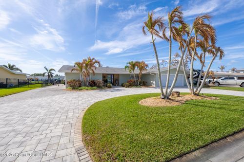 511 Eleuthera Ln, Indian Harbour Beach, FL, 32937-4414 | Card Image