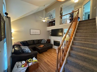 1864 Independence Court, Townhouse with 2 bedrooms, 1 bathrooms and 1 parking in Gurnee IL | Image 2