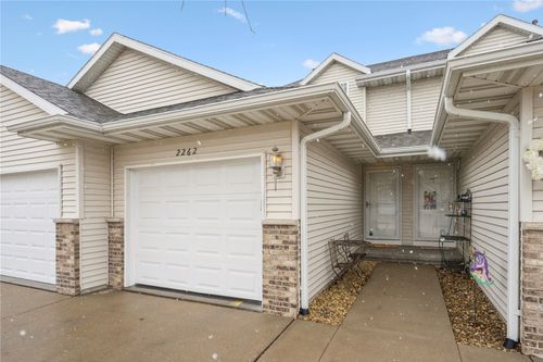 2262 49th St, Marion, IA, 52302-3891 | Card Image