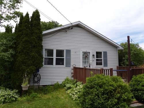 19 Phillips St, Rutland, VT, 05701-3002 | Card Image