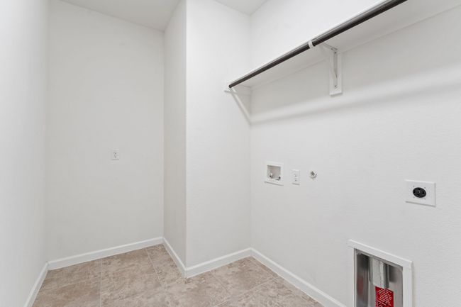 Laundry room with electric dryer hookup, washer hookup, baseboards, gas dryer hookup, and laundry area | Image 20