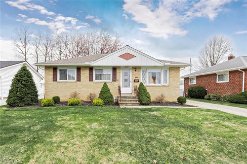 1272 Bonnie Ln, Mayfield Heights, OH, 44124-1804 | Card Image