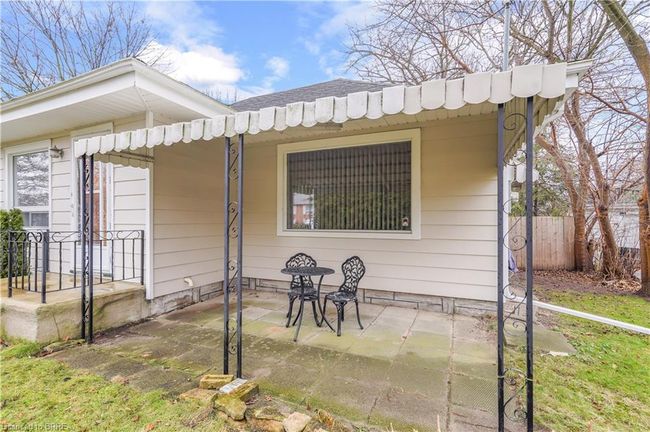 226 Charing Cross St, House other with 3 bedrooms, 1 bathrooms and 5 parking in Brantford ON | Image 4