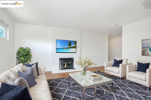 1205 Putnam St, Antioch, CA, 94509-5411 | Card Image