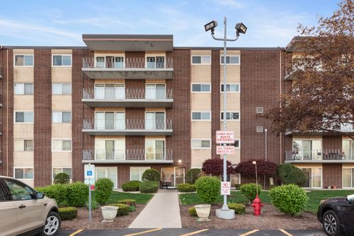 apt-18c-2900 Maple Ave, Downers Grove, IL, 60515-4141 | Card Image