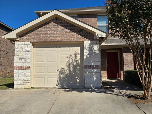 2317 Bloomfield Dr, Arlington, TX, 76012-3675 | Card Image