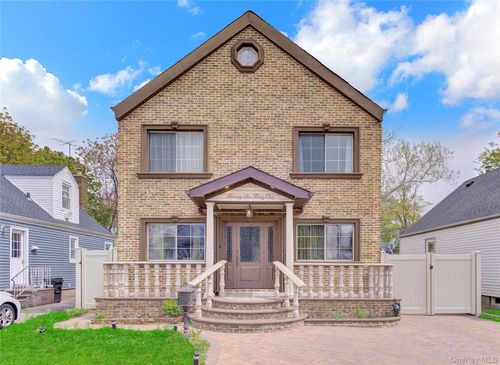 7631 264th St, Glen Oaks, NY, 11004-1144 | Card Image