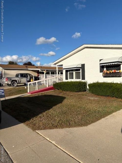 4333 24th Ave, Fort Gratiot, MI, 48059-3843 | Card Image