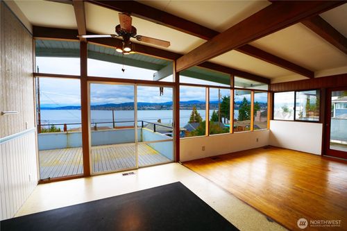 10862 Dixon Dr S, Seattle, WA, 98178-2719 | Card Image