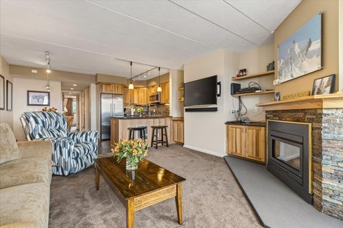 c21-205 Old Mill Rd, Killington, VT, 05751-9621 | Card Image