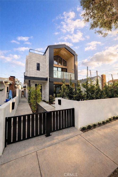 519 1/2 Narcissus Ave, Corona del Mar, CA, 92625-2434 | Card Image