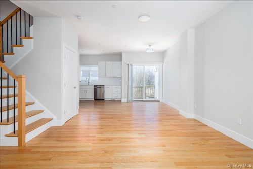 91 Rockwell St, Harrison, NY, 10528-2966 | Card Image