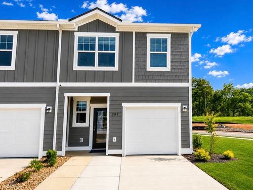 218 Darlington Dr, Dickson, TN, 37055-2570 | Card Image