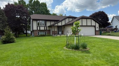 656 Mina Ct, Mahtomedi, MN, 55115-1880 | Card Image