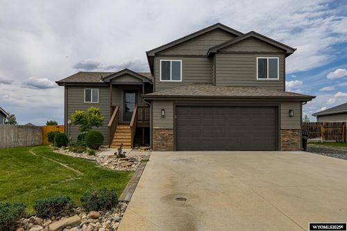 795 Reshaw Cir, Evansville, WY, 82636-9410 | Card Image