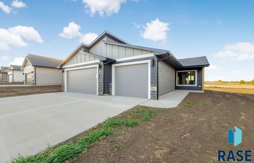 705 Sarah C St, Garretson, SD, 57030 | Card Image