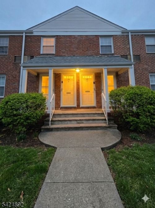 27-112 Darwin Ave, Rutherford, NJ, 07070-1304 | Card Image