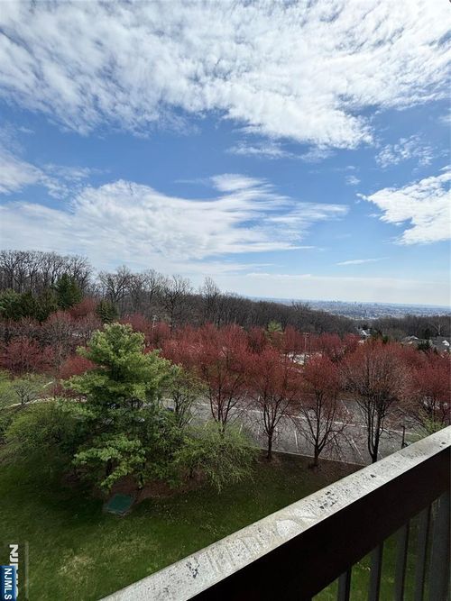 10 Smith Manor Blvd, West Orange, NJ, 07052-4223 | Card Image