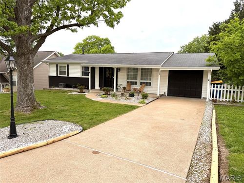 735 Hinder Dr, Saint Louis, MO, 63125-5220 | Card Image