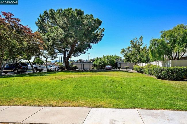 761 Pine St, Townhouse with 3 bedrooms, 2 bathrooms and 1 parking in Livermore CA | Image 21