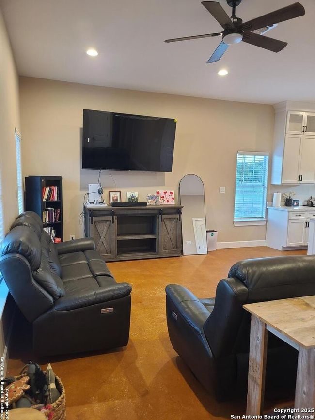301 Pickford St, House other with 2 bedrooms, 1 bathrooms and null parking in Sabinal TX | Image 9