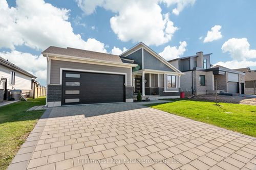 155 Mcleod St, Parkhill, ON, N0M2K0 | Card Image