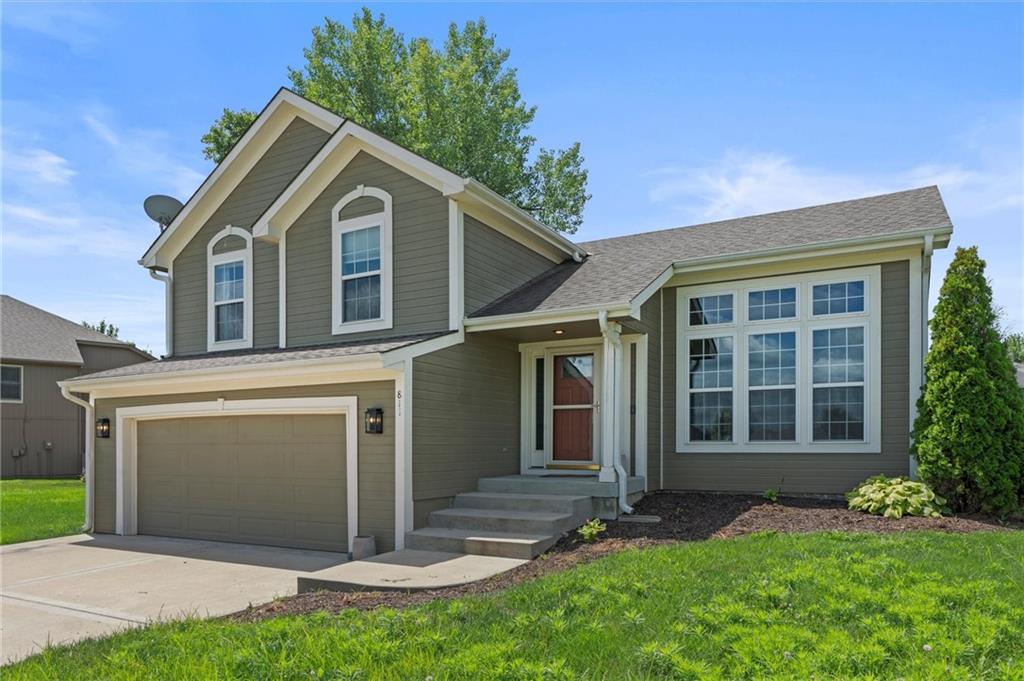 Susan St, Kearney, MO 64060