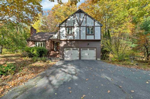 11 Teague Dr, Salem, NH, 03079-1261 | Card Image