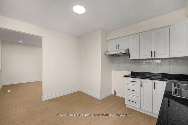 1985 College Ave, Home with 4 bedrooms, 8 bathrooms and 8 parking in Windsor ON | Image 9