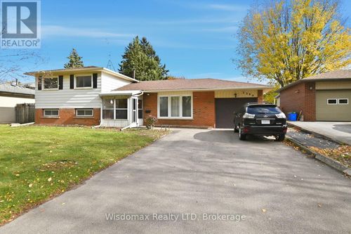 3384 Baker Cres, Niagara Falls, ON, L2J3L9 | Card Image