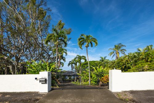 73-4767 Halolani St, Kailua Kona, HI, 96740-9211 | Card Image