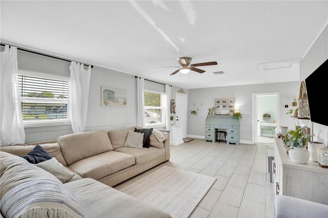 2554 3 Rd St Sw, House other with 3 bedrooms, 1 bathrooms and null parking in Vero Beach FL | Image 5