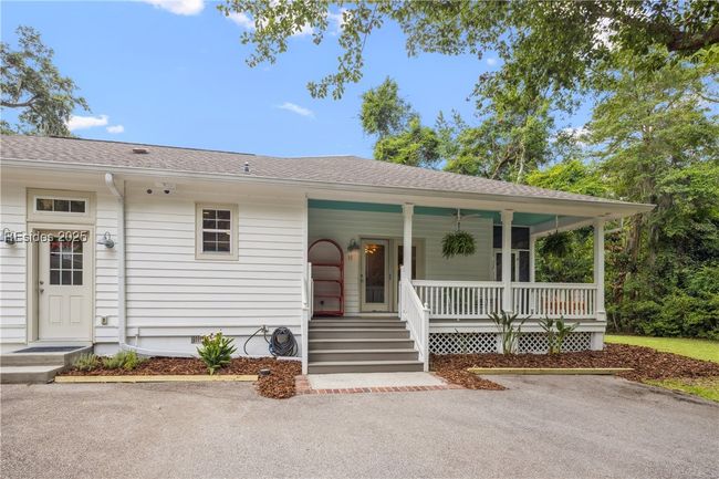 15 Palmetto Beach Dr, House other with 3 bedrooms, 2 bathrooms and null parking in Bluffton SC | Image 4