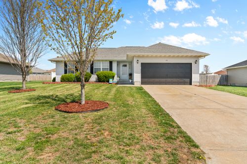 715 Woodlawn St, Marshfield, MO, 65706-2220 | Card Image
